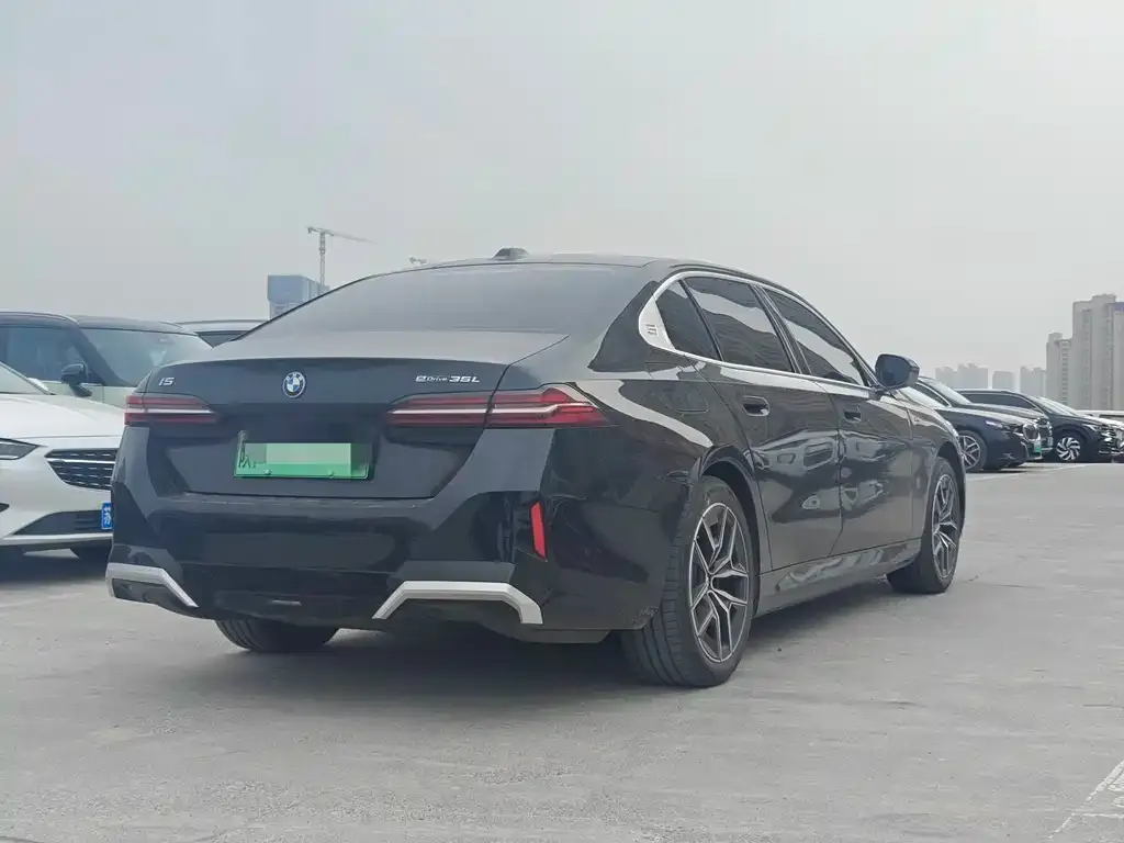 BMW i5 — фото 2