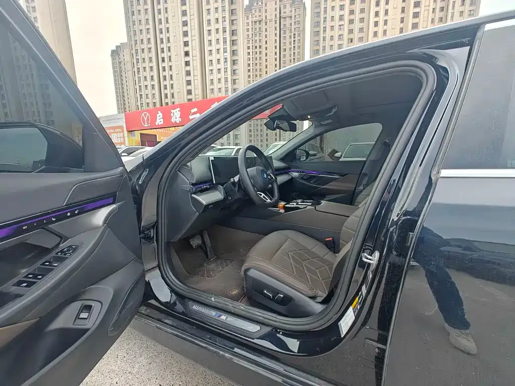 BMW i5 — фото 10
