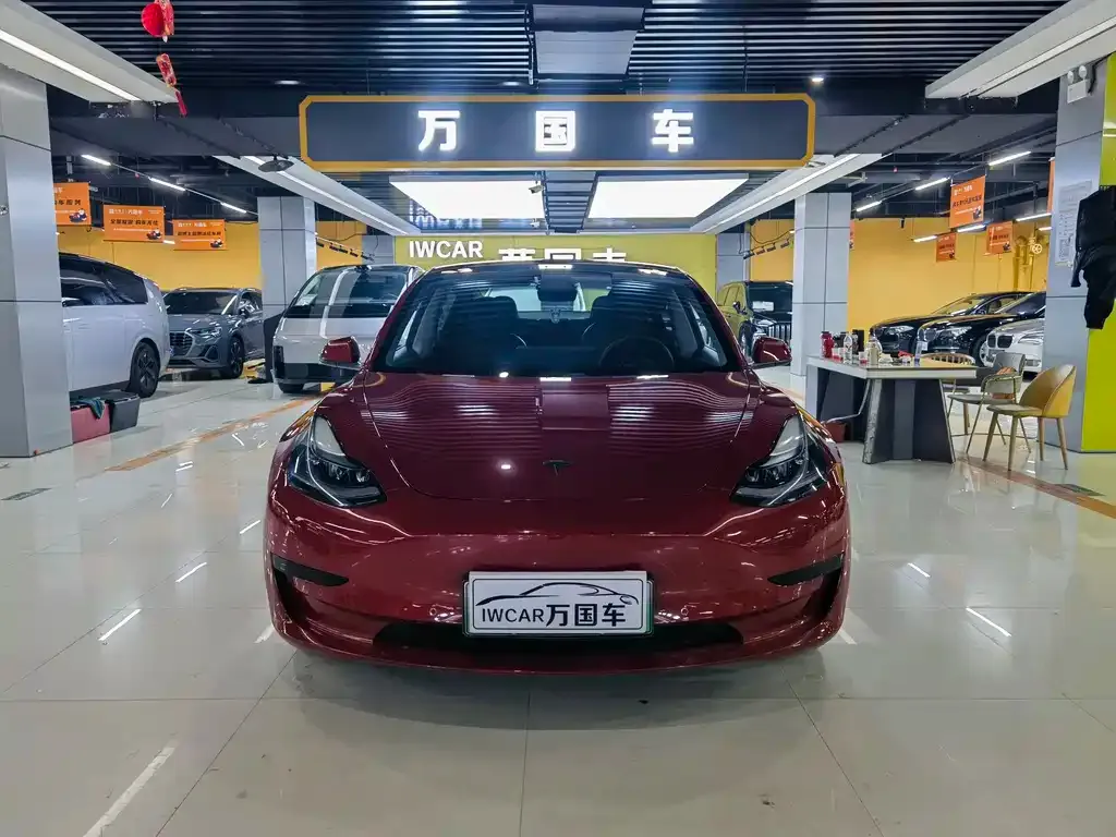 Tesla Model 3 — фото 1