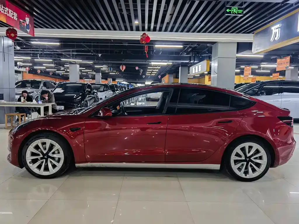 Tesla Model 3 — фото 6