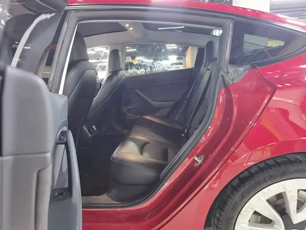 Tesla Model 3 — фото 2
