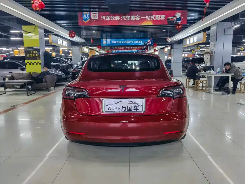 Tesla Model 3 — фото 4