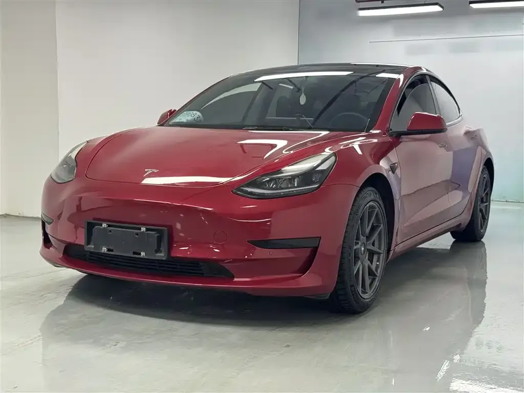 Tesla Model 3 — фото 1