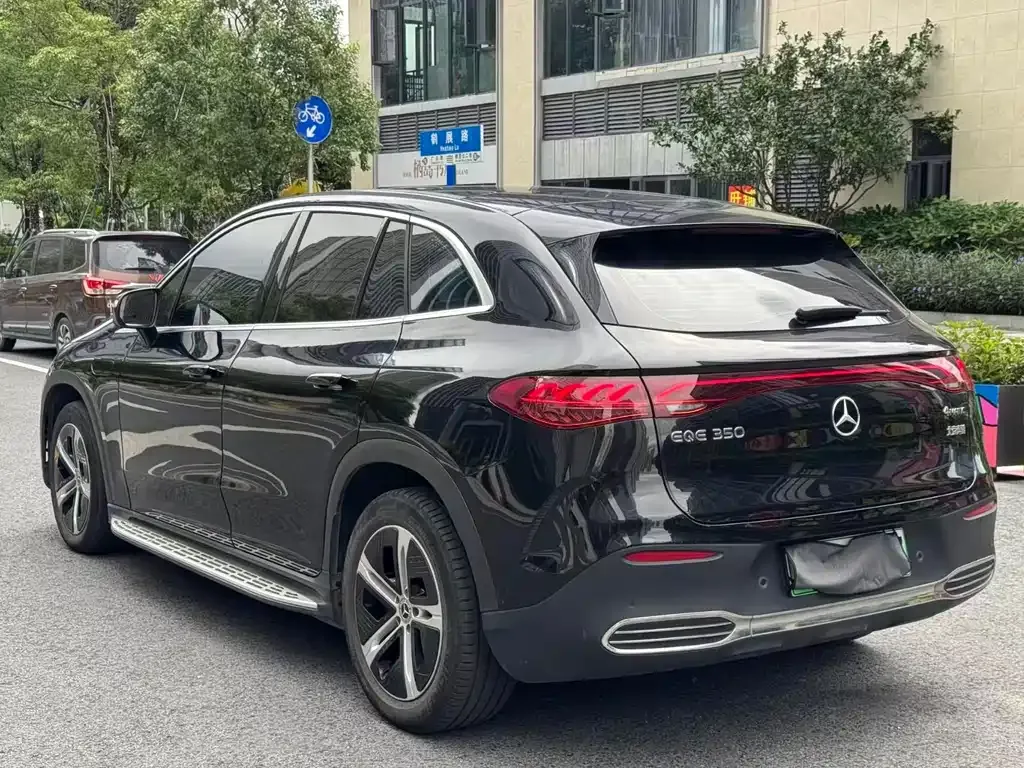 Mercedes-Benz EQE SUV — фото 10