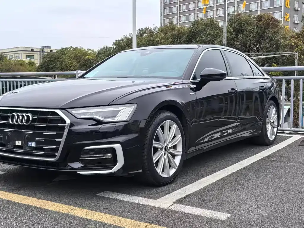 Audi A6L — фото 1