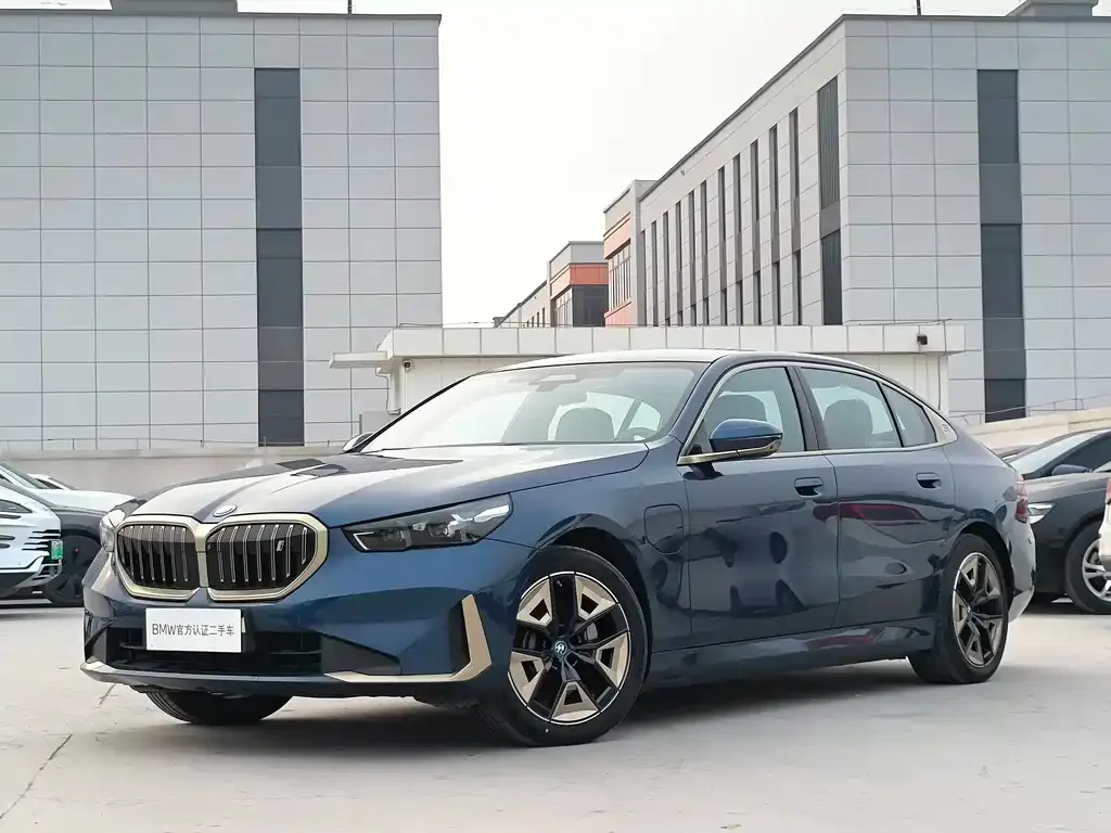BMW i5 — фото 1