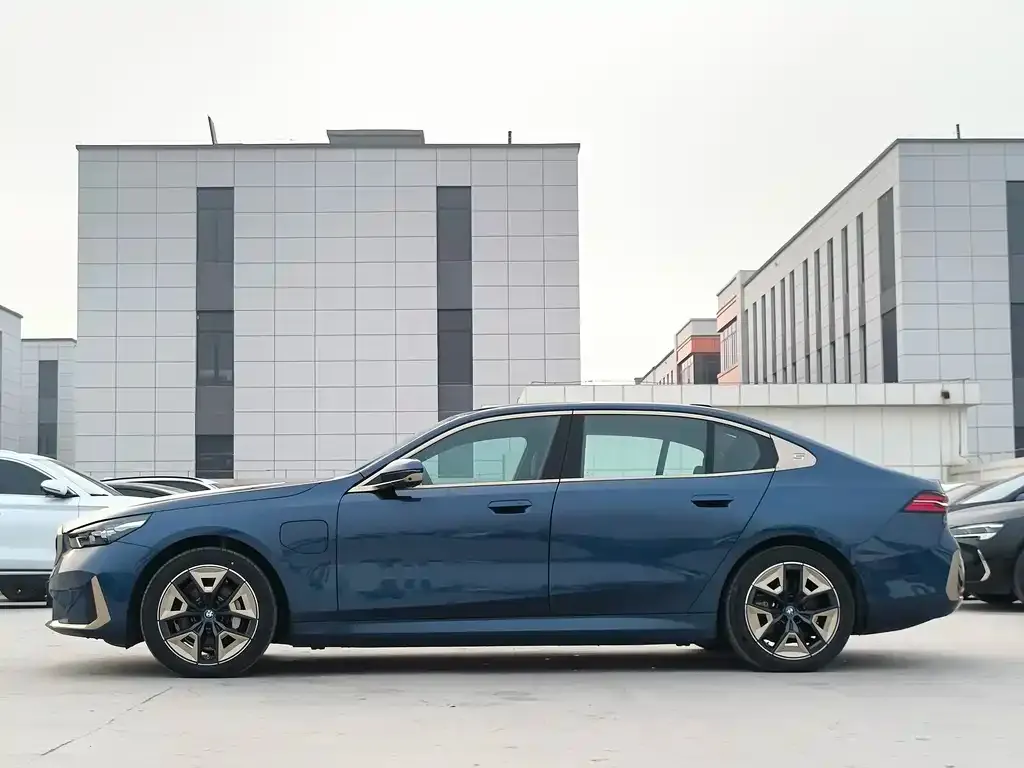 BMW i5 — фото 2