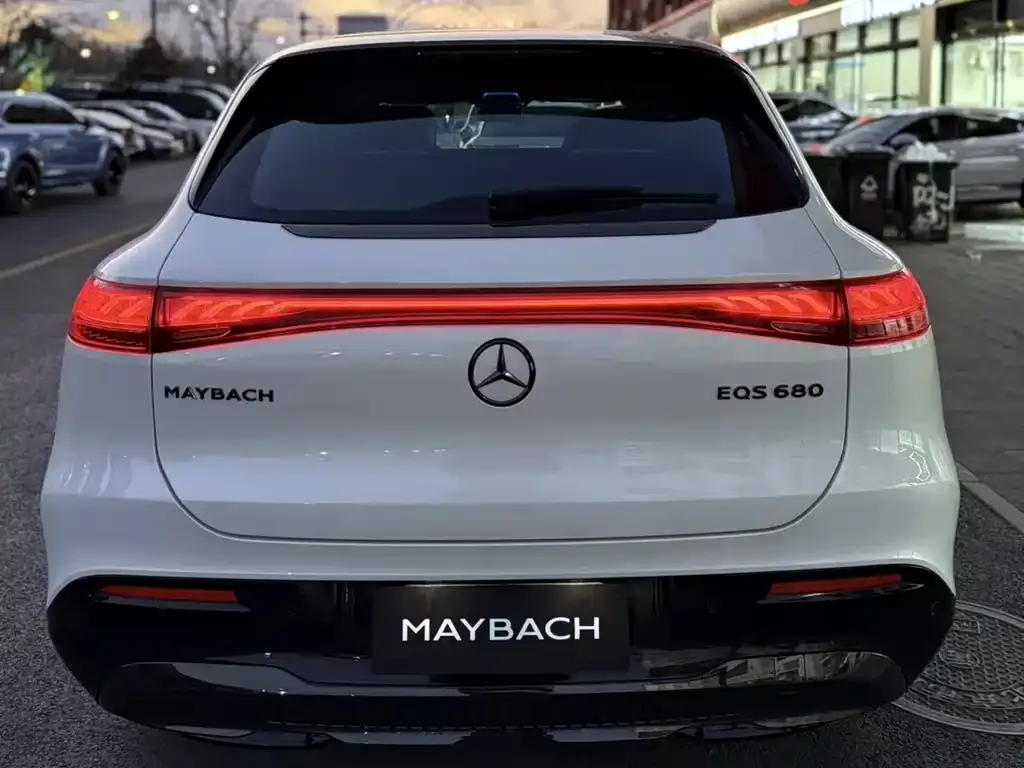 Mercedes-Benz EQS SUV — фото 5