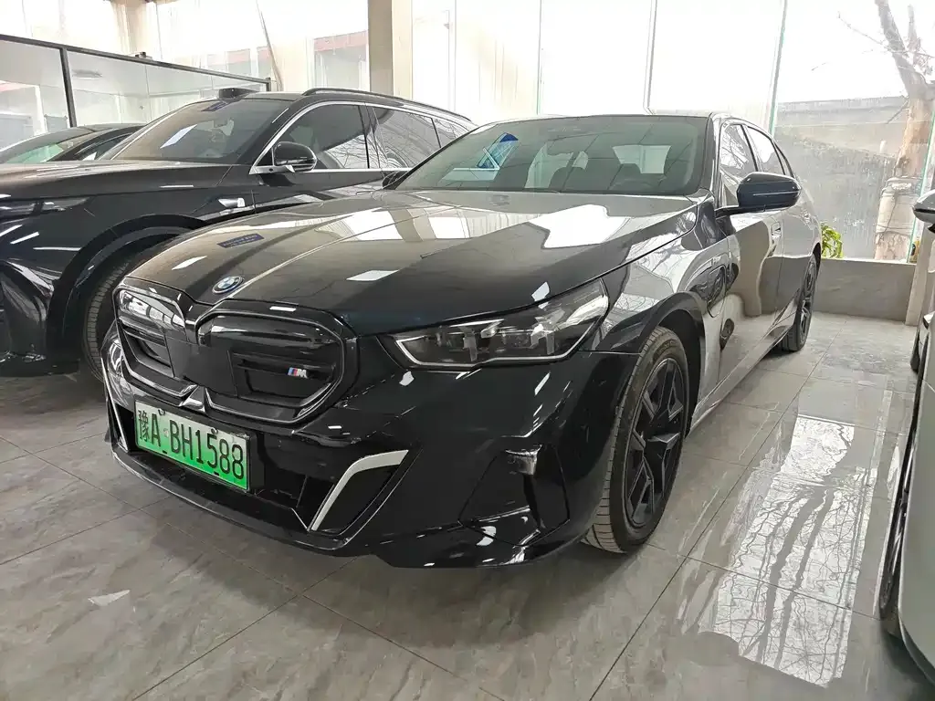 BMW i5 — фото 1
