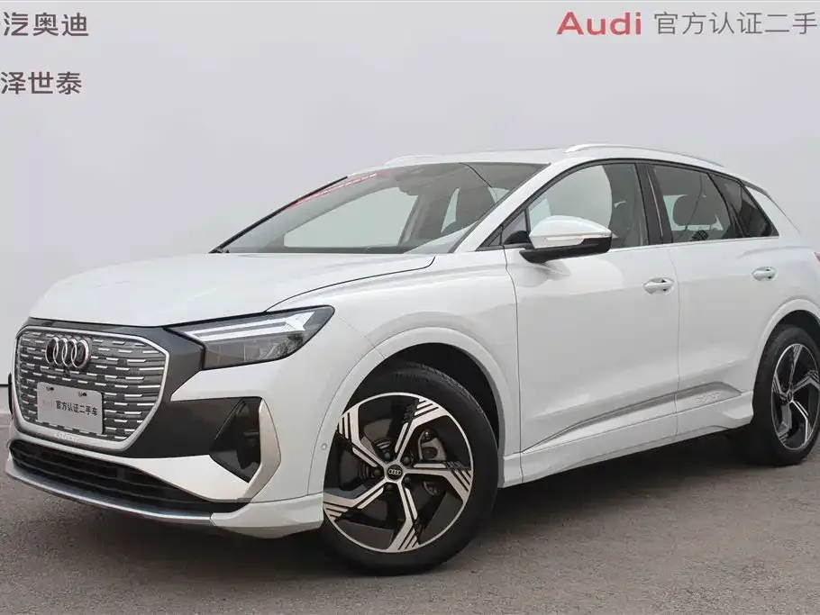 Audi Q4 e-tron — фото 1