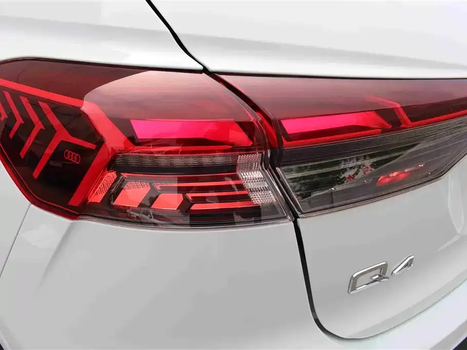 Audi Q4 e-tron — фото 7