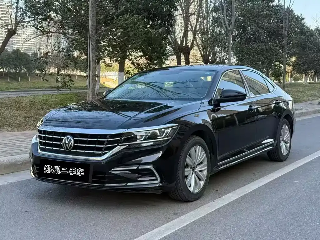 Volkswagen Passat — фото 1