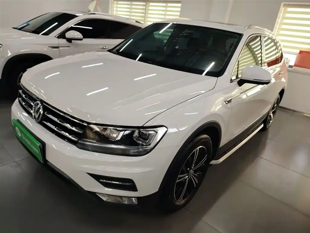 Volkswagen Tiguan L — фото 1