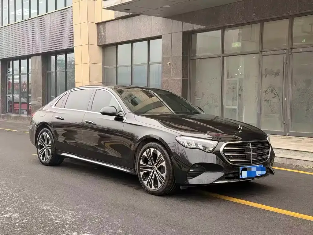 Mercedes-Benz E-Class — фото 4