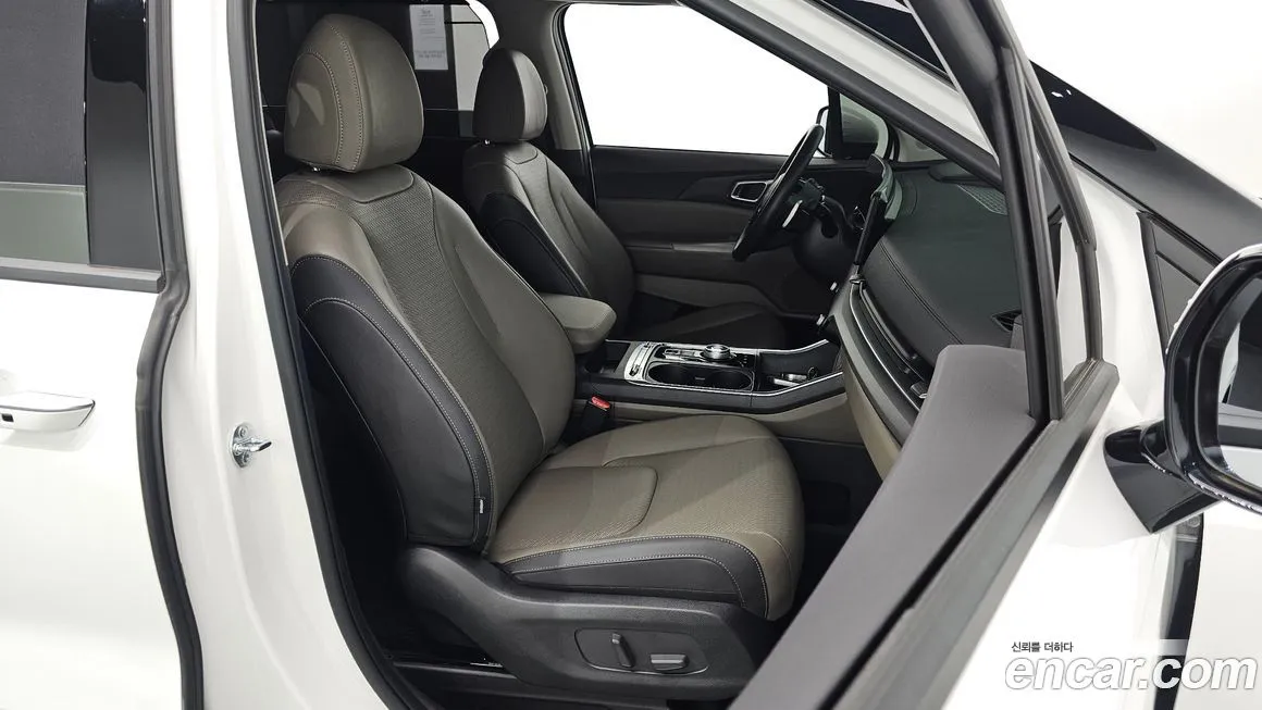 Kia Carnival — фото 10