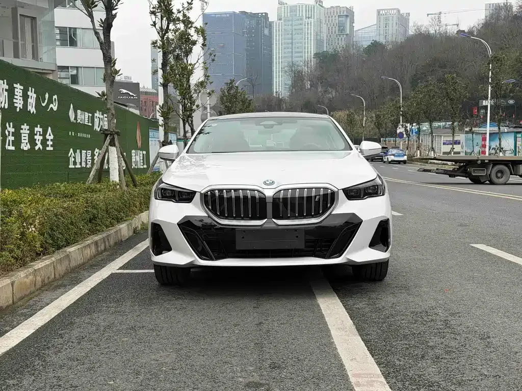 BMW i5 — фото 5