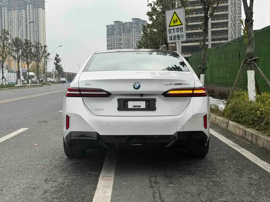 BMW i5 — фото 7