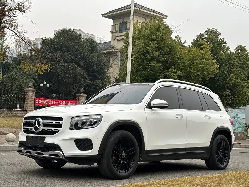 Mercedes-Benz GLB — фото 1