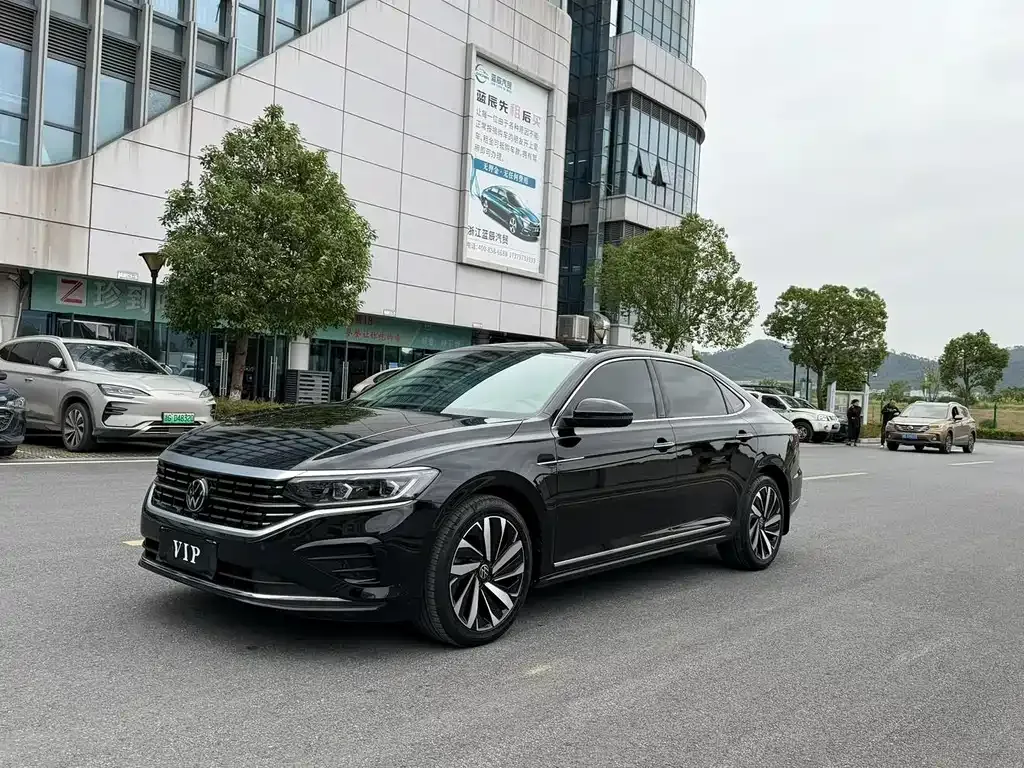 Volkswagen Passat — фото 1