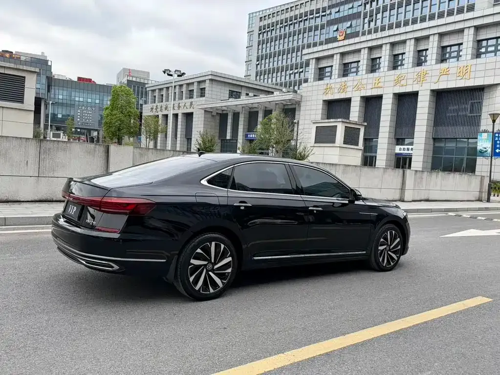 Volkswagen Passat — фото 9