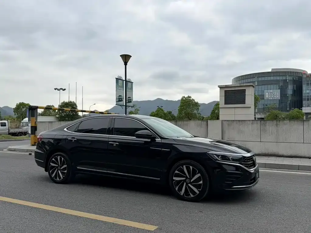 Volkswagen Passat — фото 4