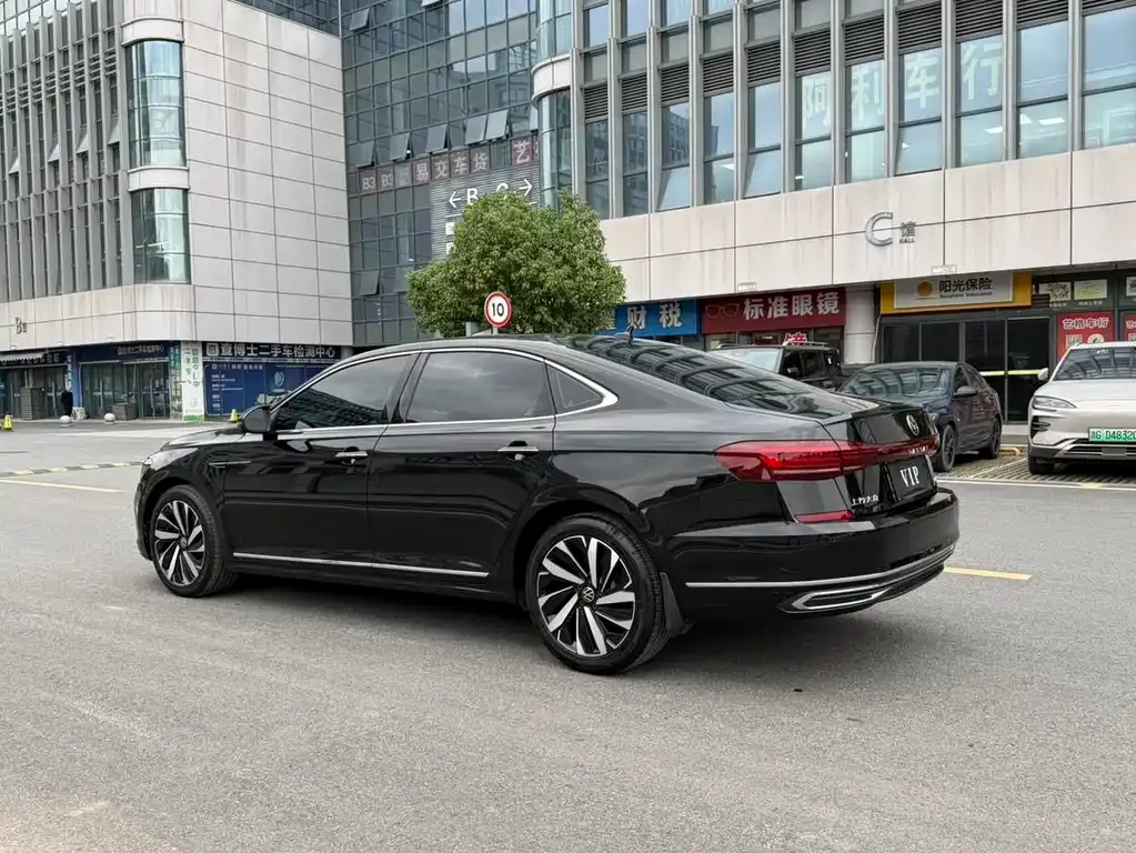 Volkswagen Passat — фото 3