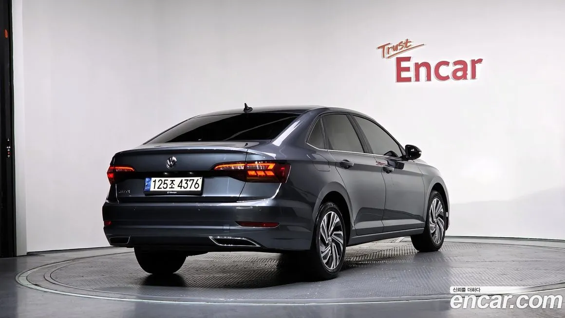 Volkswagen Jetta — фото 5