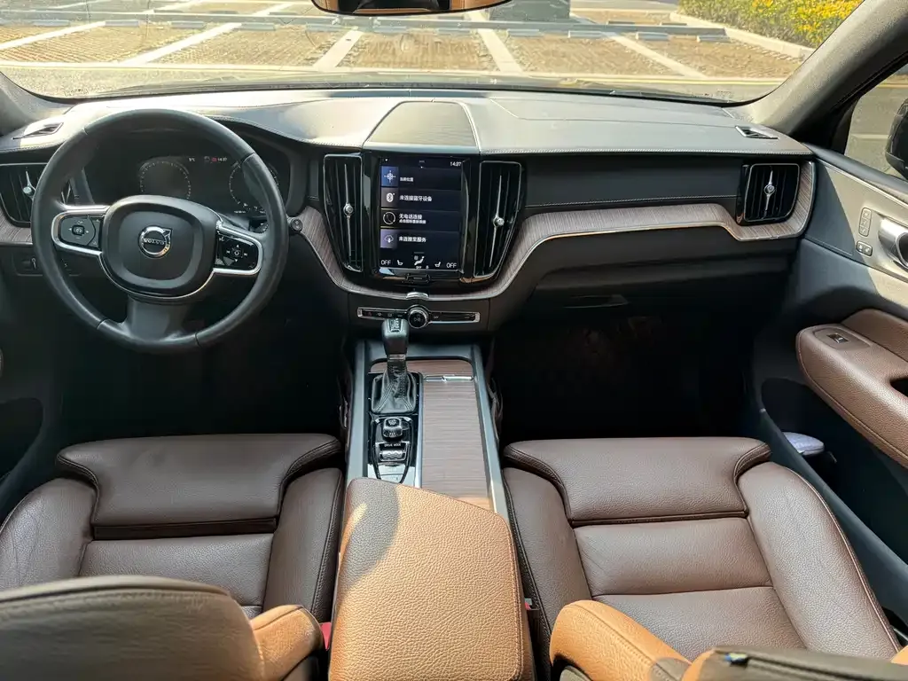 Volvo XC60 — фото 4