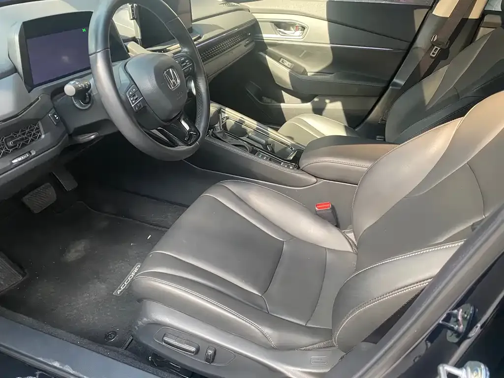Honda Accord — фото 10