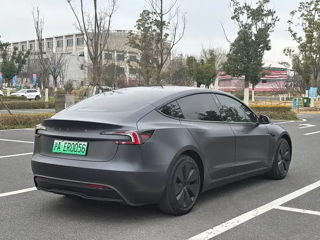 Tesla Model 3 — фото 5