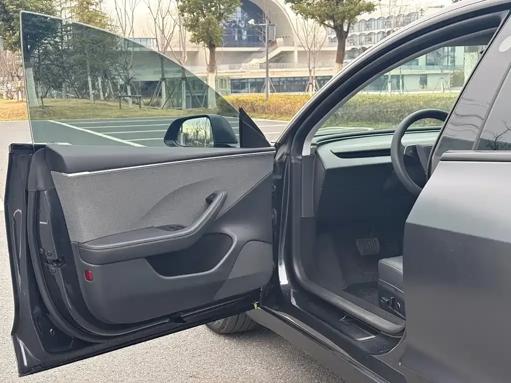 Tesla Model 3 — фото 4