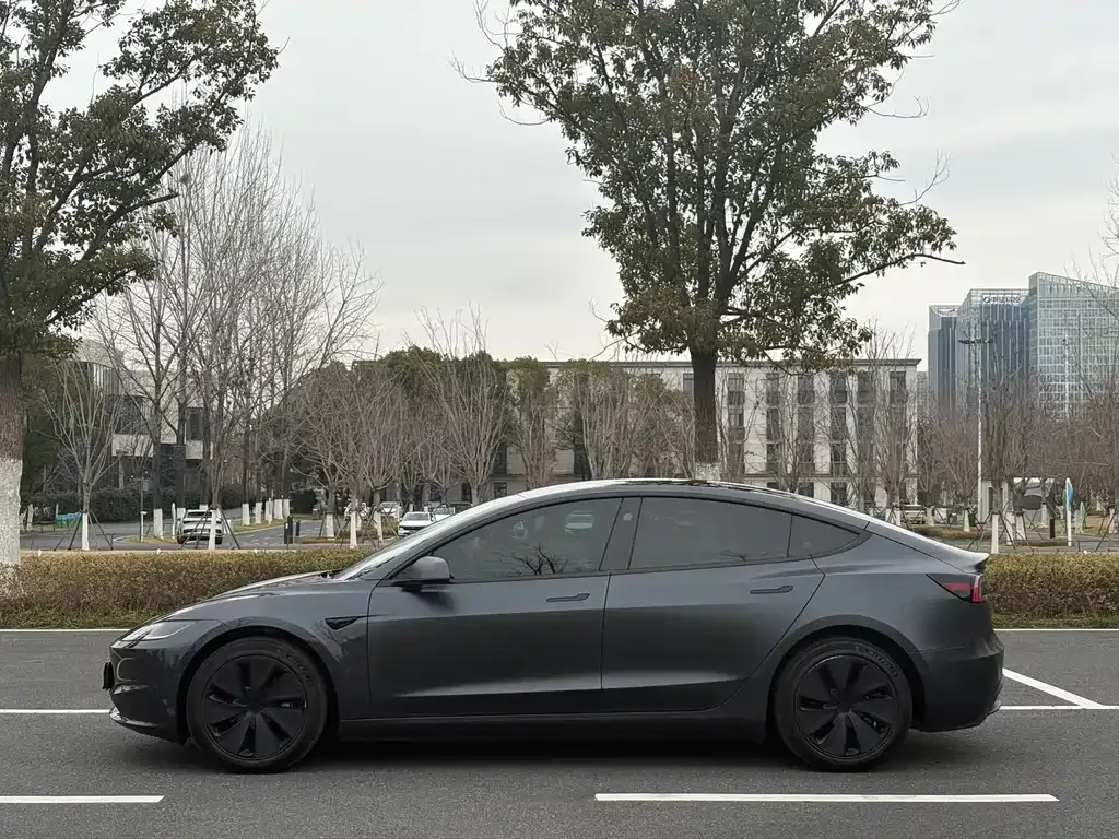 Tesla Model 3 — фото 3