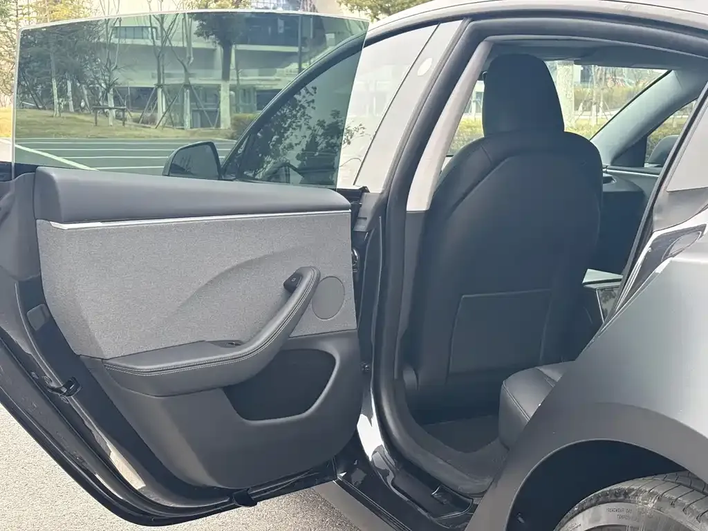 Tesla Model 3 — фото 10