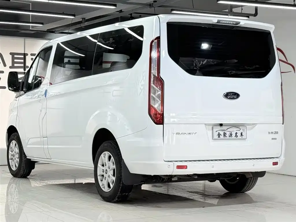 Ford Tourneo — фото 6