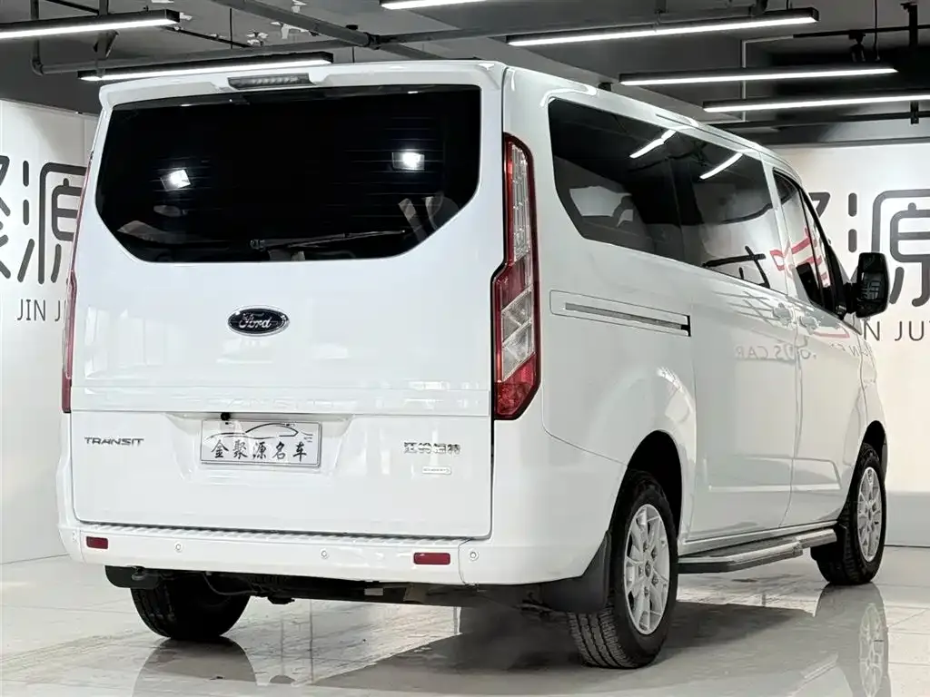 Ford Tourneo — фото 5