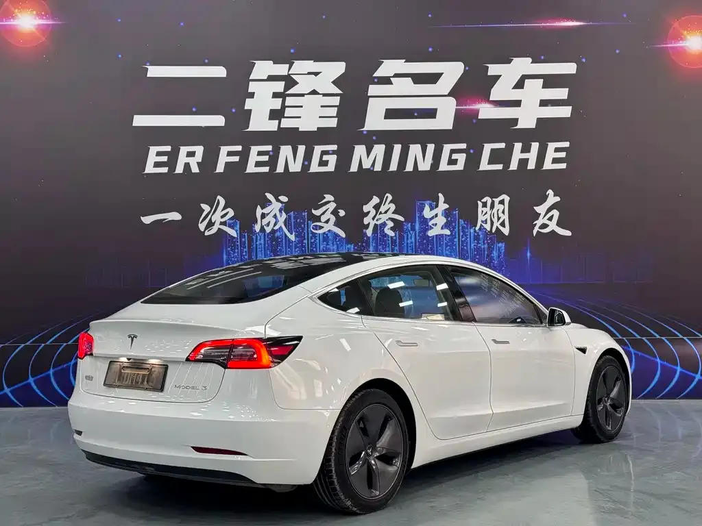 Tesla Model 3 — фото 3