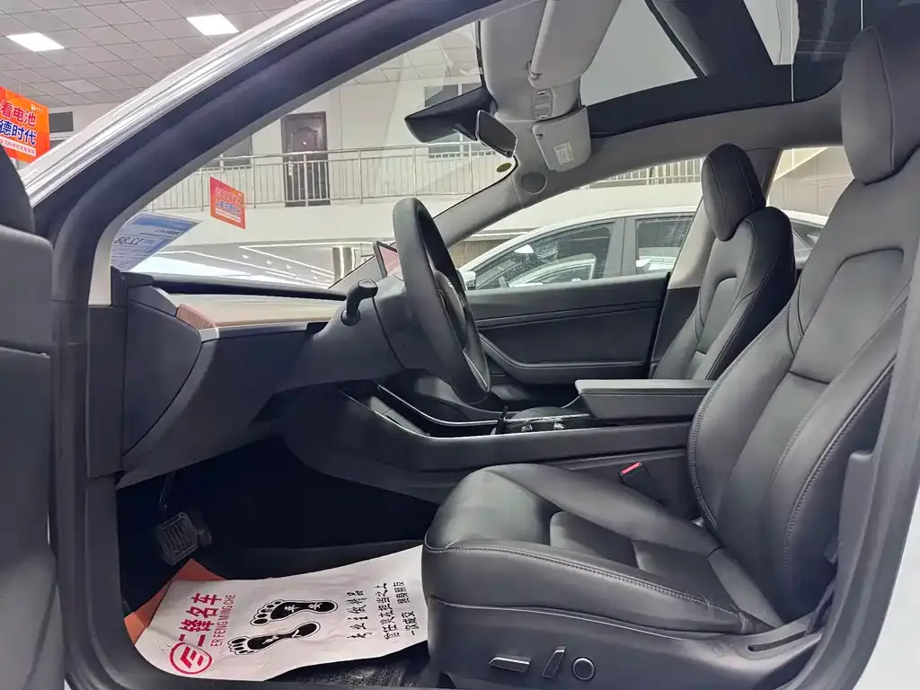 Tesla Model 3 — фото 4