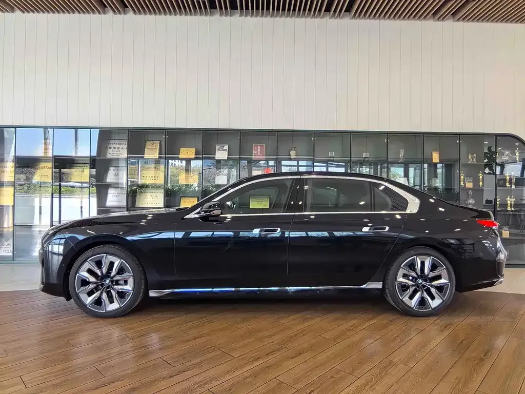 BMW 7 Series — фото 4