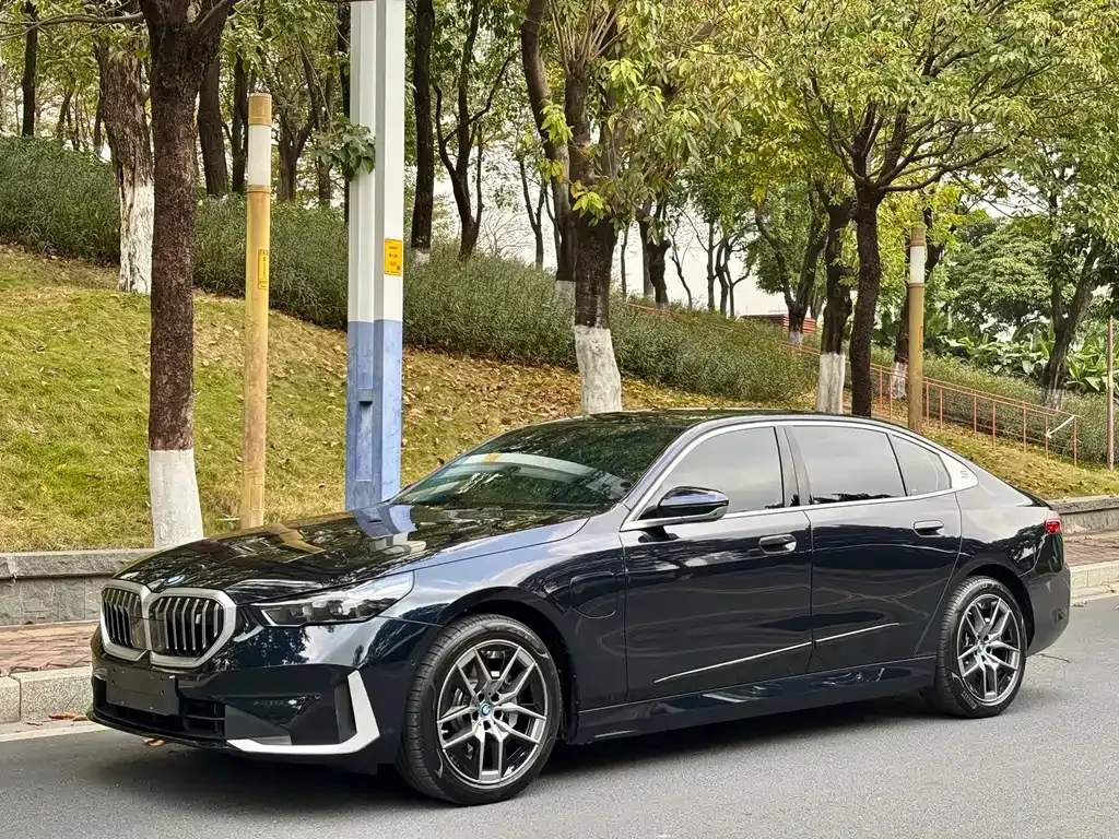 BMW i5 — фото 1