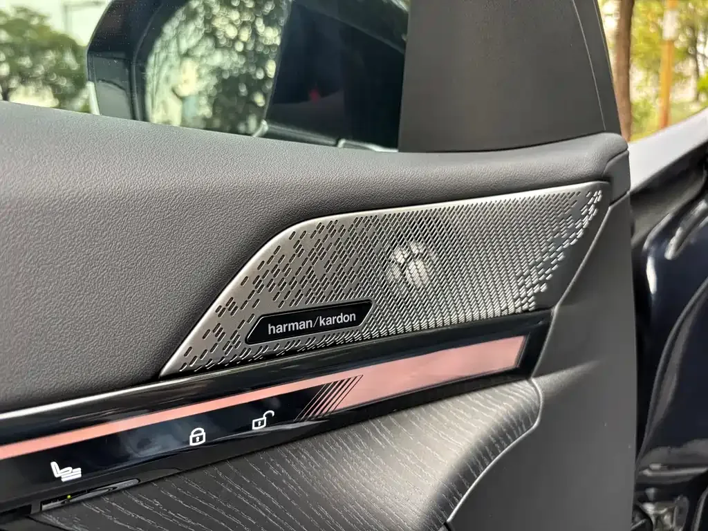 BMW i5 — фото 4