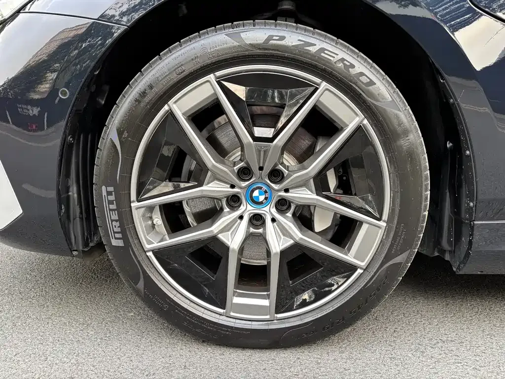 BMW i5 — фото 9