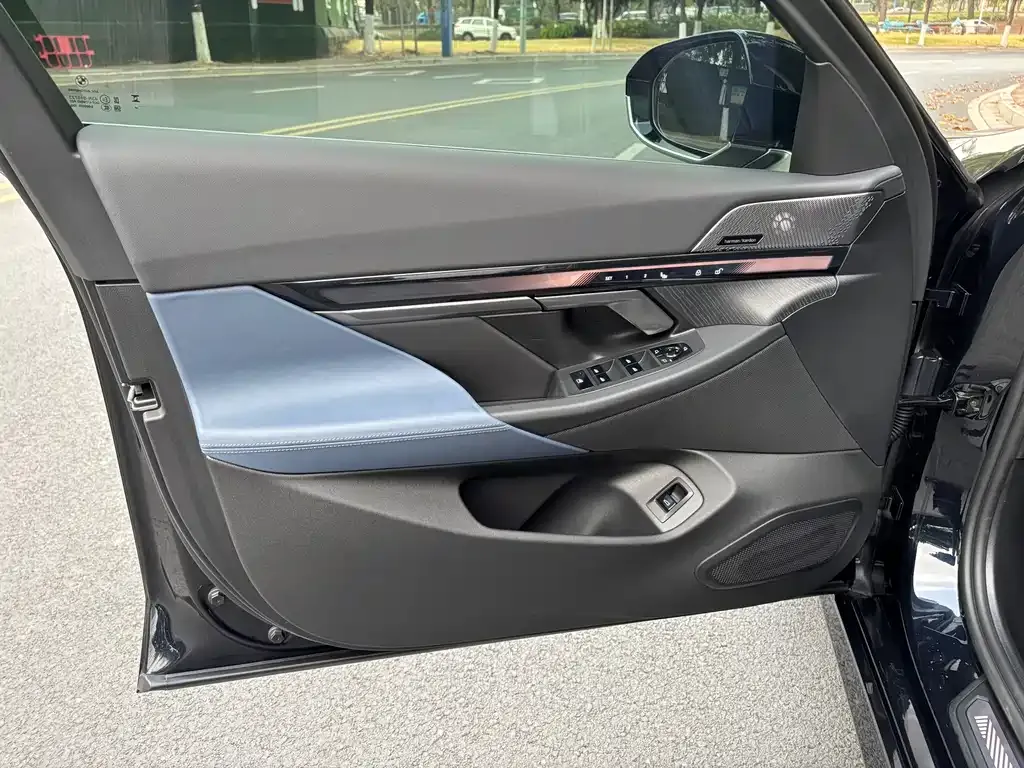 BMW i5 — фото 2
