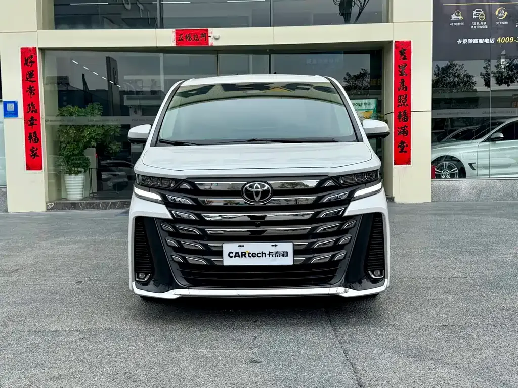Toyota Vellfire — фото 1