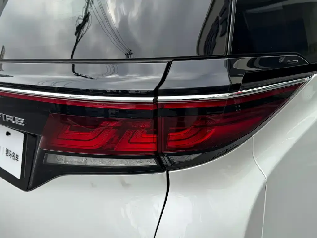 Toyota Vellfire — фото 2