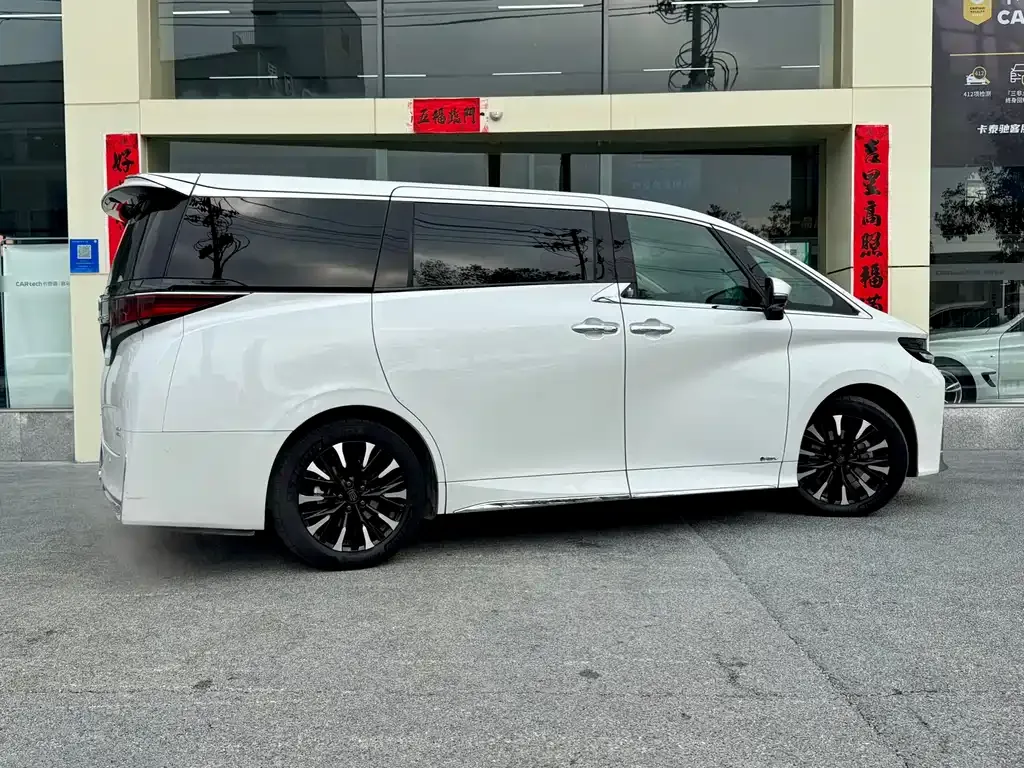 Toyota Vellfire — фото 8