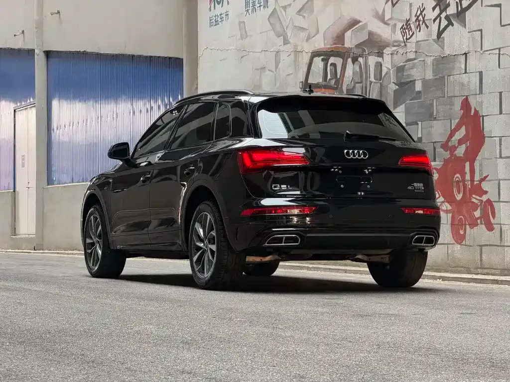 Audi Q5L — фото 9