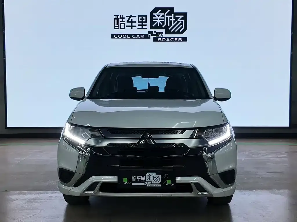 Mitsubishi Outlander — фото 2