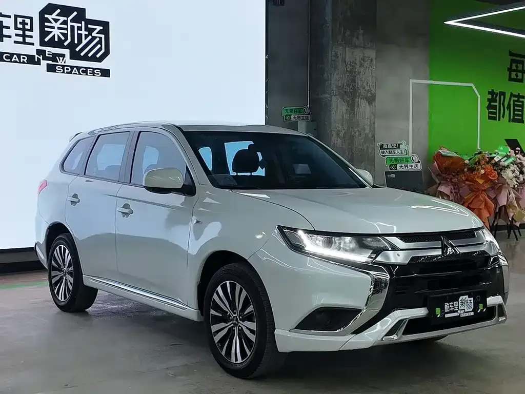 Mitsubishi Outlander — фото 8