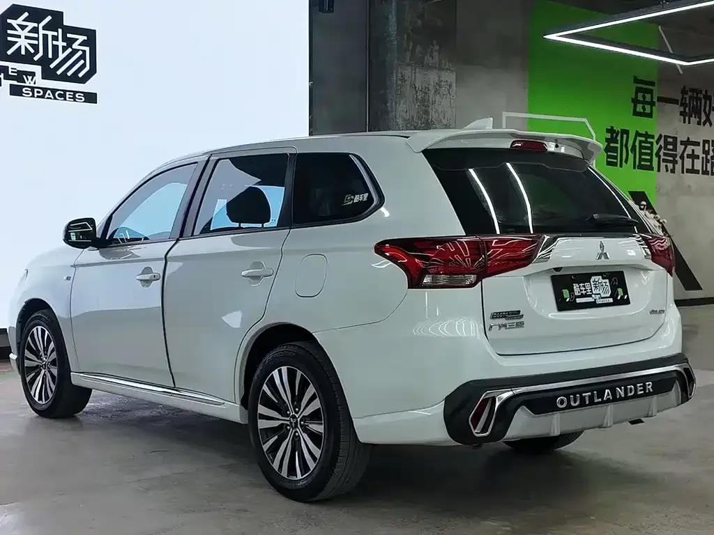 Mitsubishi Outlander — фото 4