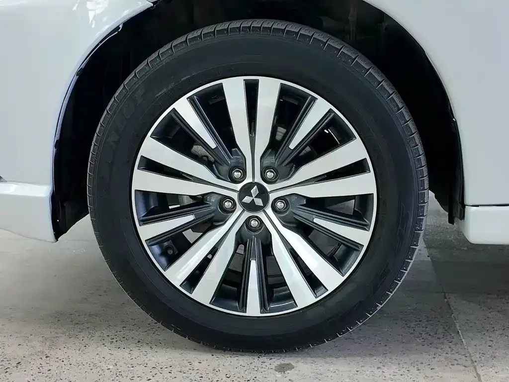 Mitsubishi Outlander — фото 10